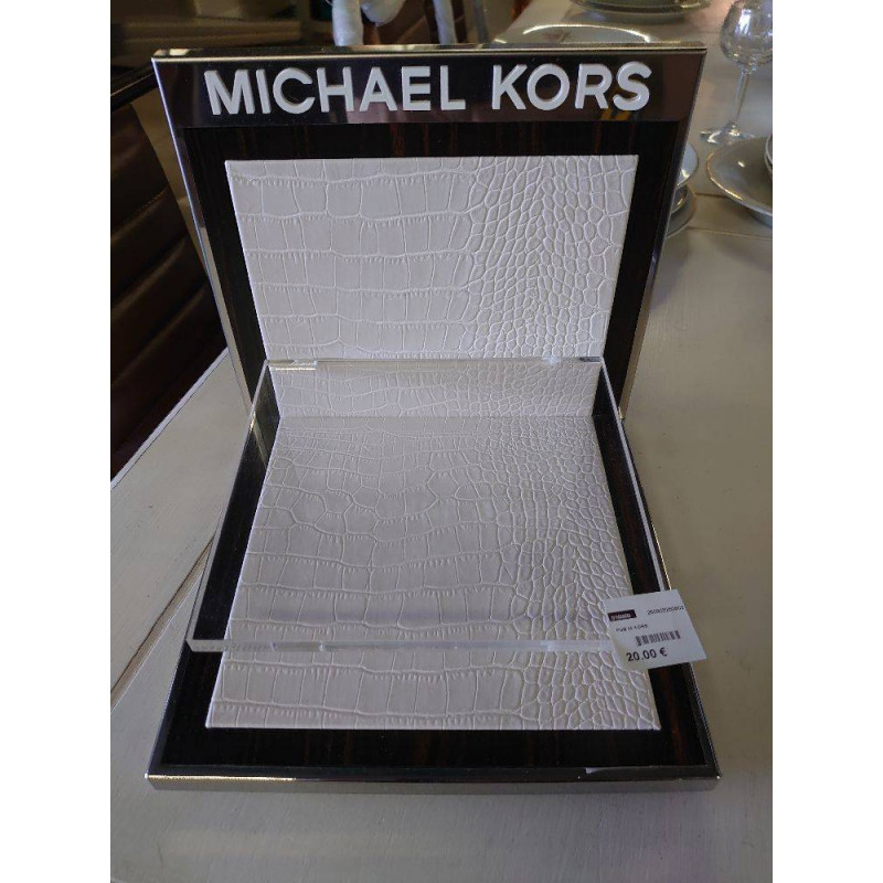PUB M KORS