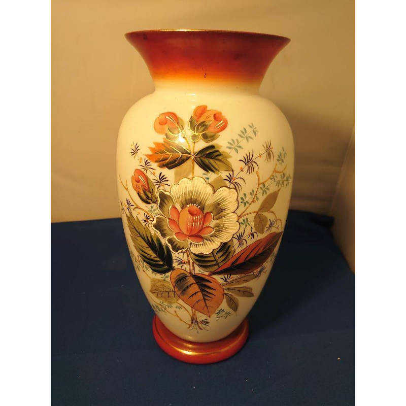 VASE OPALINE
