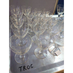 SERVICE DE 47 VERRES CISELES