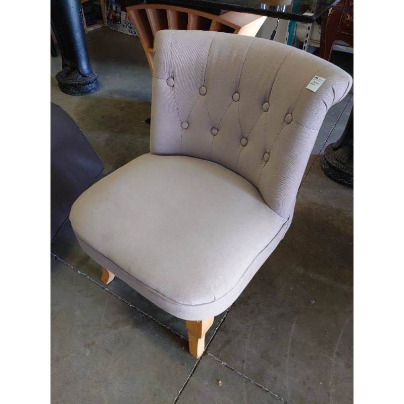 FAUTEUIL CAPITONÉ  EN L ETAT