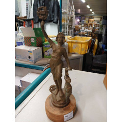 STATUETTE 