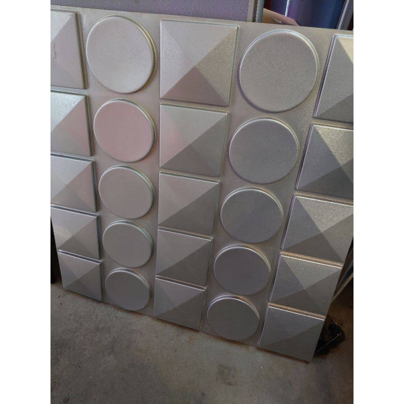DECORATION CARREE PLASTIQUE GRISE