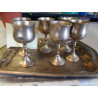 VERRES A LIQUEUR METAL ARGENTE SUR PLATEAU