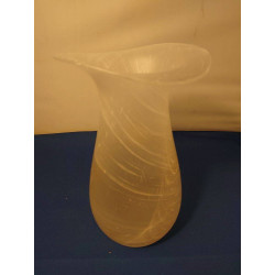 VASE OPALINE