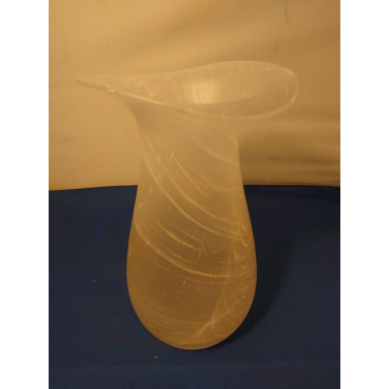 VASE OPALINE