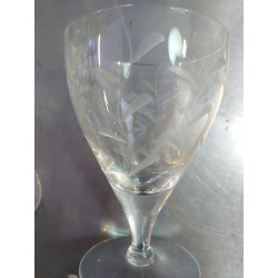 SERVICE DE 47 VERRES CISELES