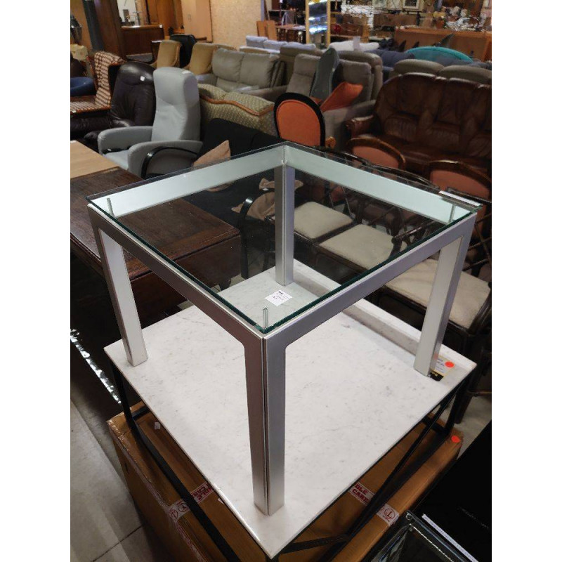 TABLE CARREE PIEDS METAL GRIS