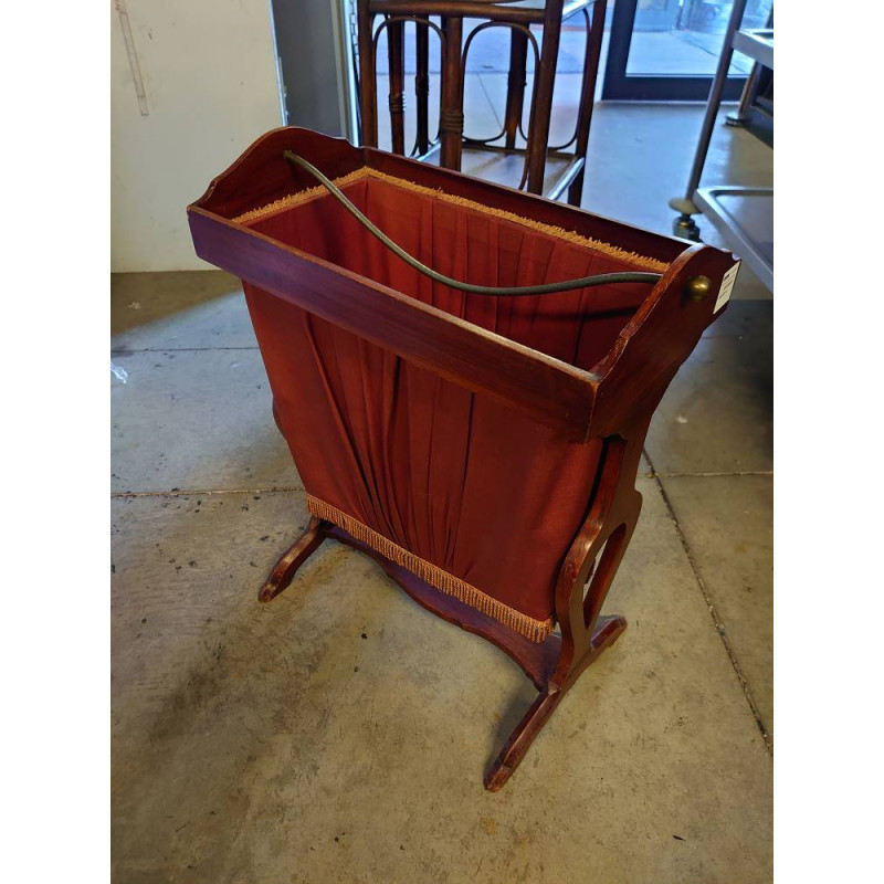 TRAVAILLEUSE ANCIENNE